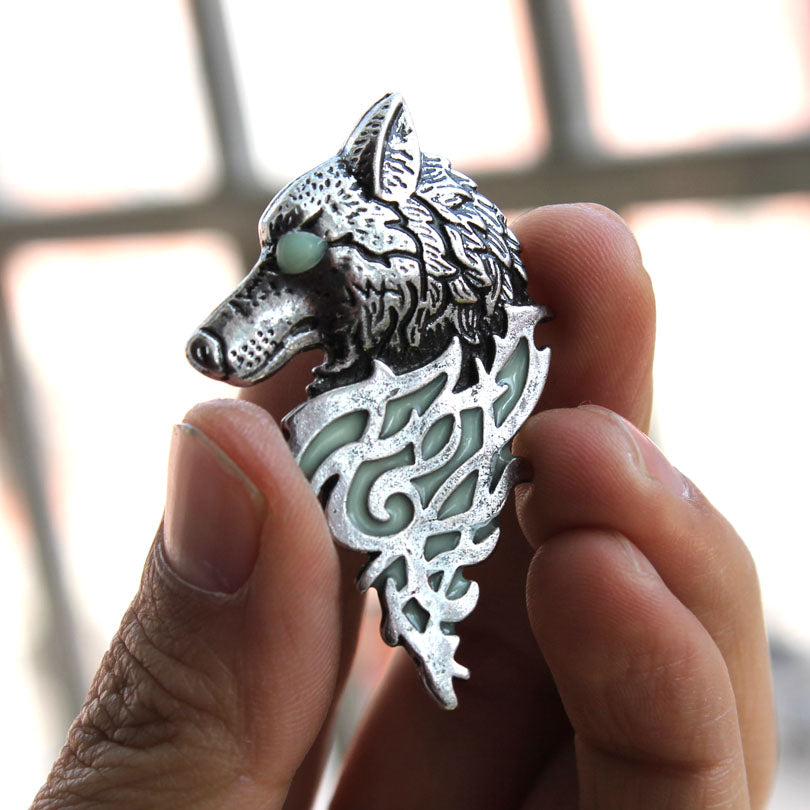 Wolf brooch new arrivals