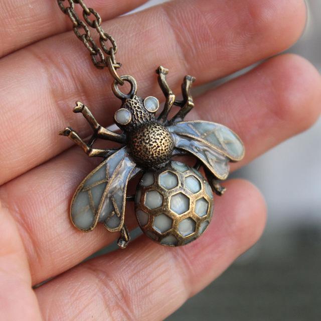 Fanduco Necklace Glowing Honeybee Necklace