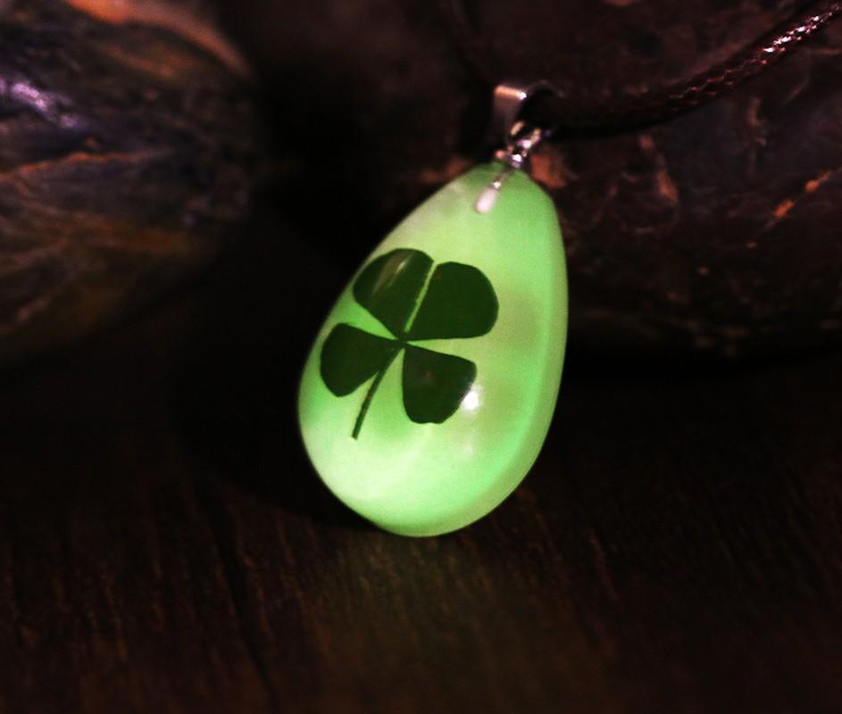 Fanduco Pendant Necklaces Luminous Lucky Clover Pendant